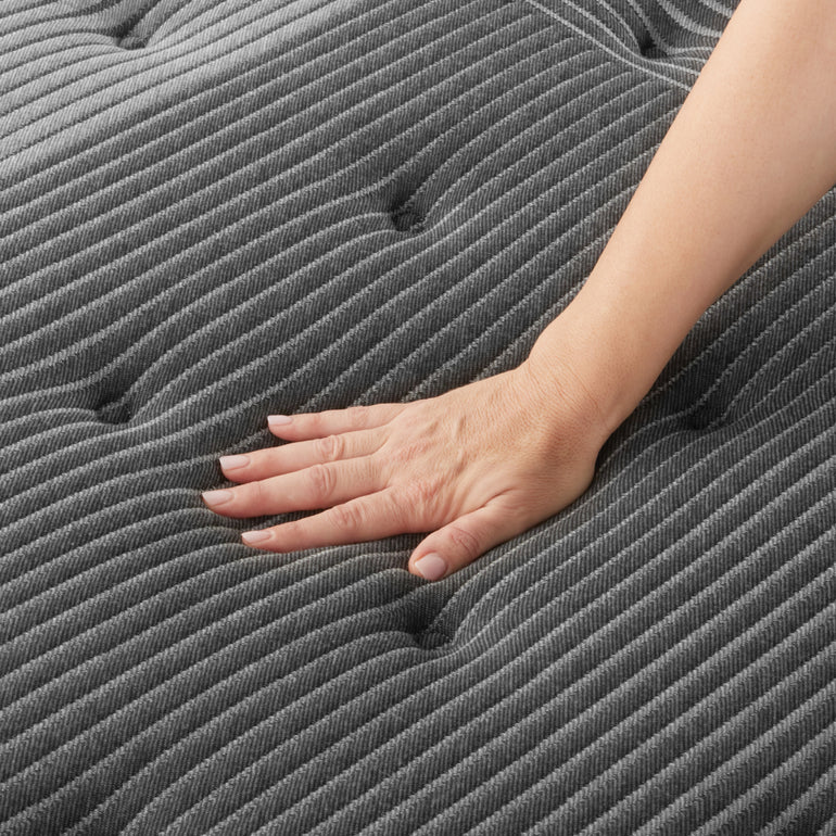 Hand pressing the fabric of the Beautyrest Black mattress || series: grand b-class || feel: medium