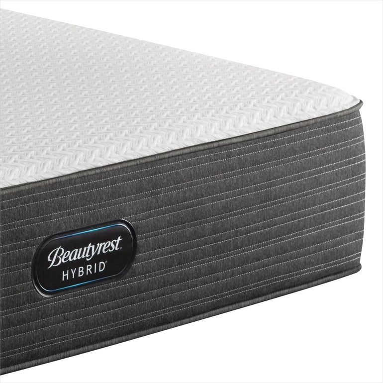 Corner view of the Beautyrest Select hybrid mattress ||feel: Plush