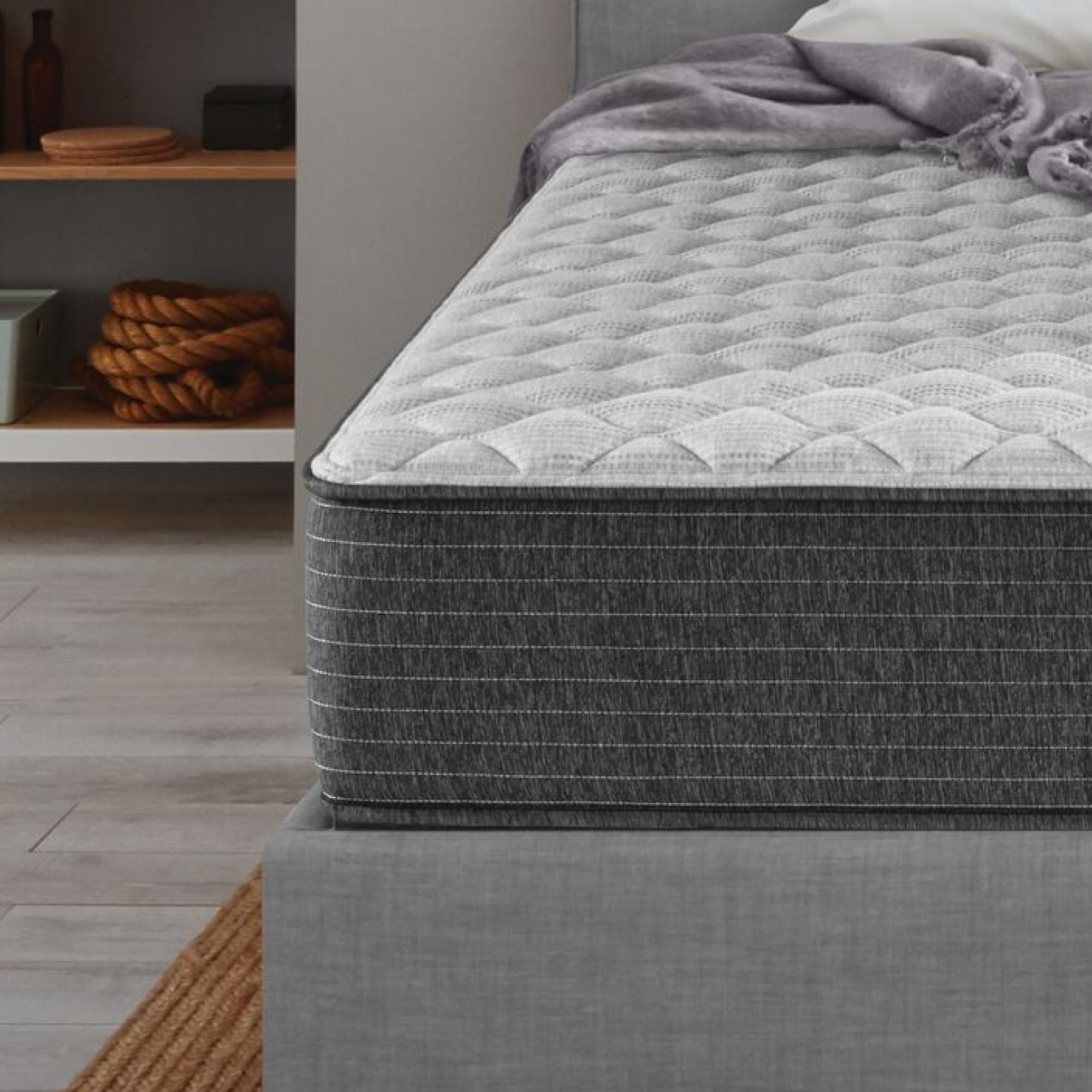 Corner view of the Beautyrest Select mattress ||feel: Firm