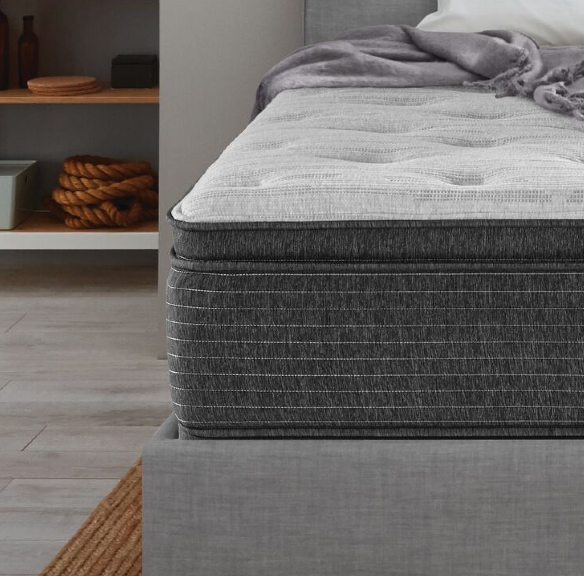 Corner view of the Beautyrest Select mattress ||feel: Plush Pillow Top