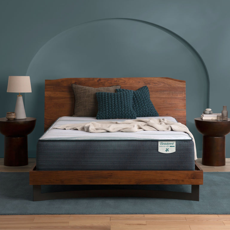 A Beautyrest Harmony Lux Hybrid mattress in a bedroom|| series: Premier Ocean View Island || feel: plush