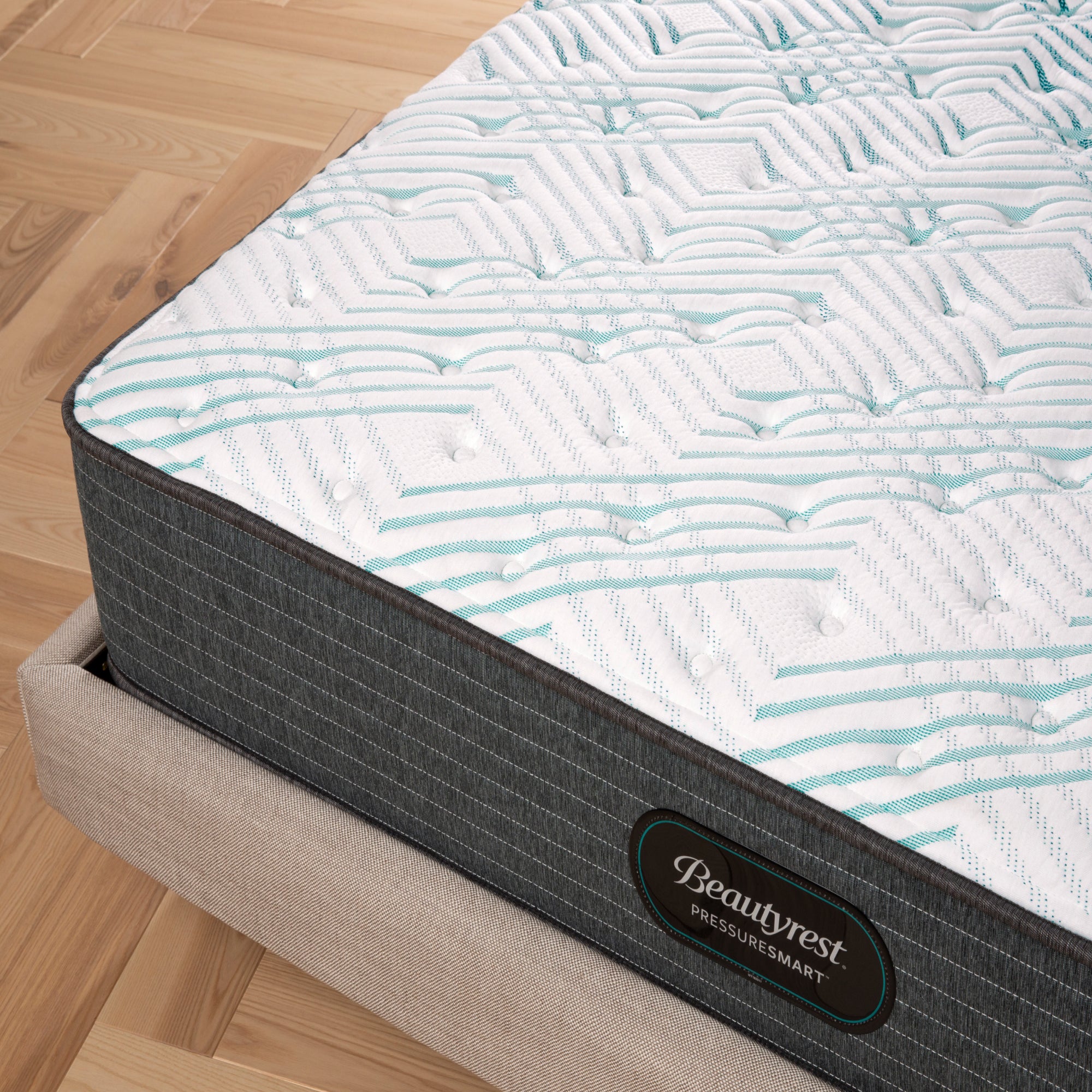 Corner view of the Beautyrest PressureSmart mattress in a bedroom || feel: firm || series: standard
